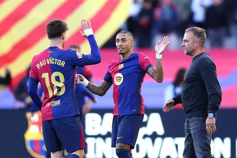 قبل مواجهة أتلتيكو.. فليك يعاني من أزمة دفاعية في برشلونة